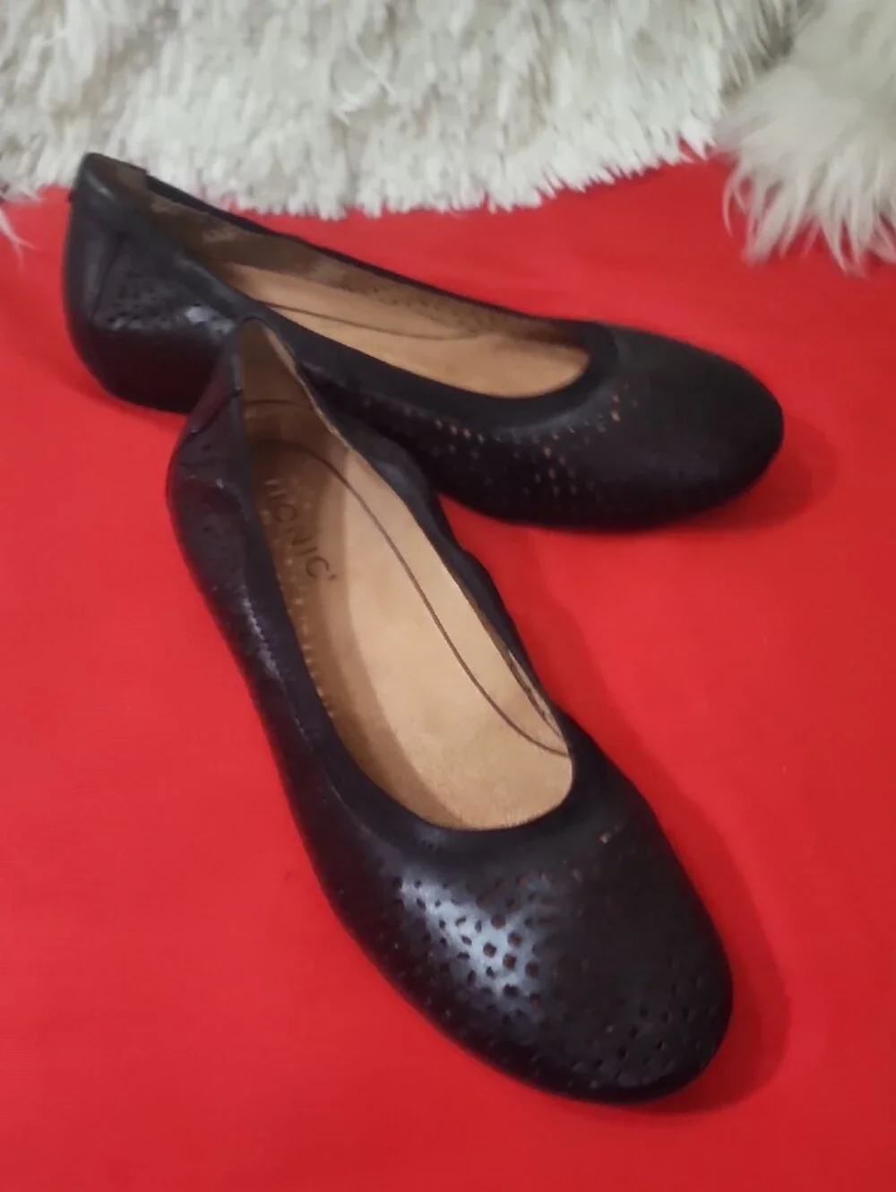 Vionic Womens Robyn Leather Perforated Ballet Flats